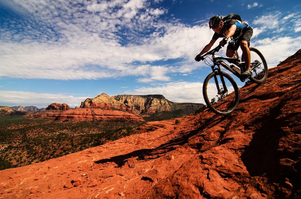 Grace Cafayate Hotel Eksteriør billede A mountain biker in Sedona, Arizona