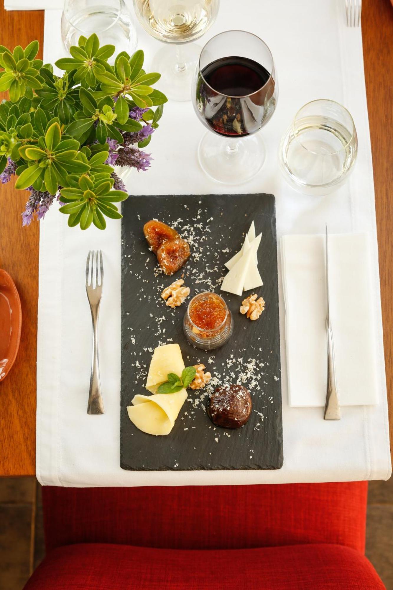Grace Cafayate Hotel Eksteriør billede A cheese platter