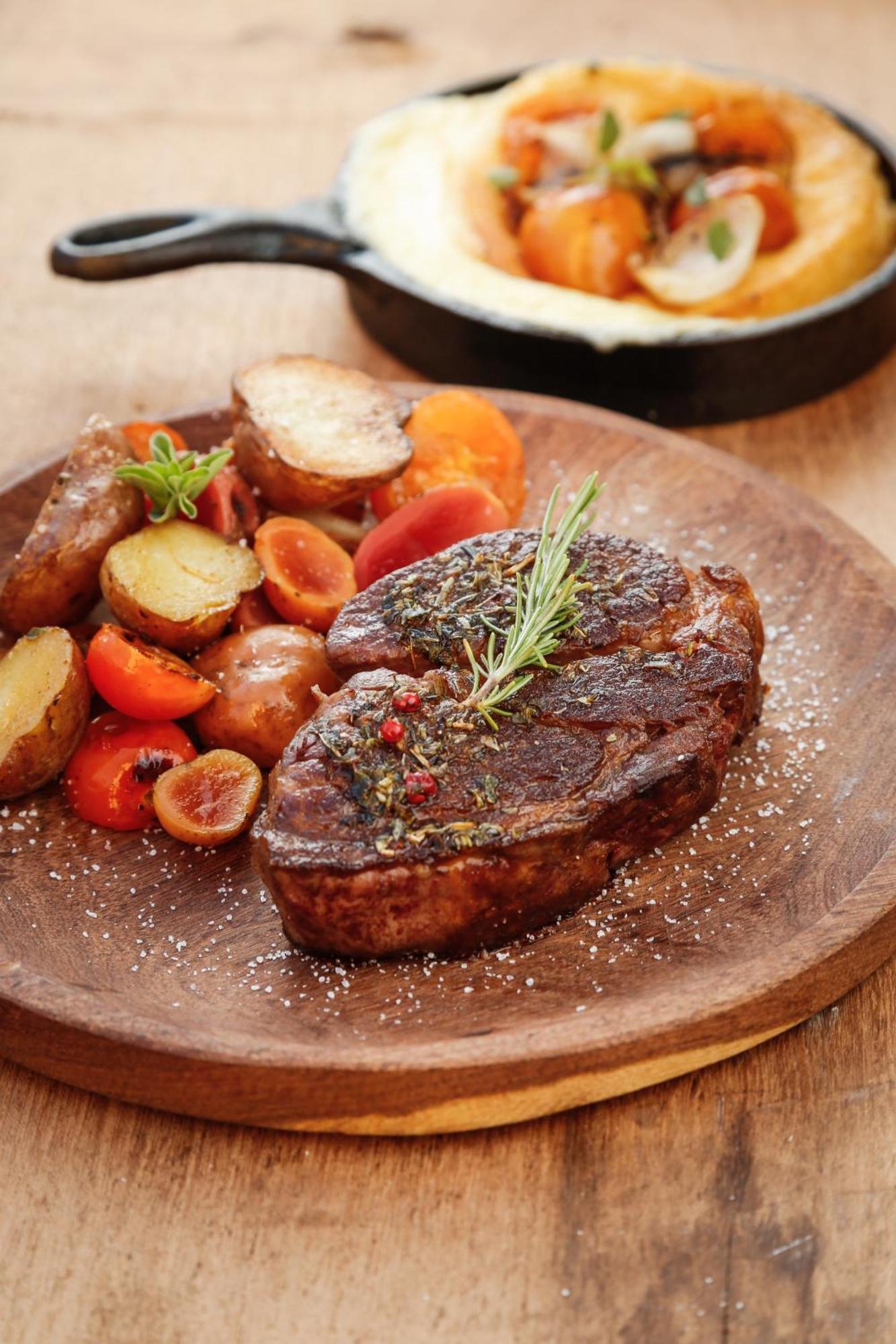 Grace Cafayate Hotel Eksteriør billede A steak with vegetables