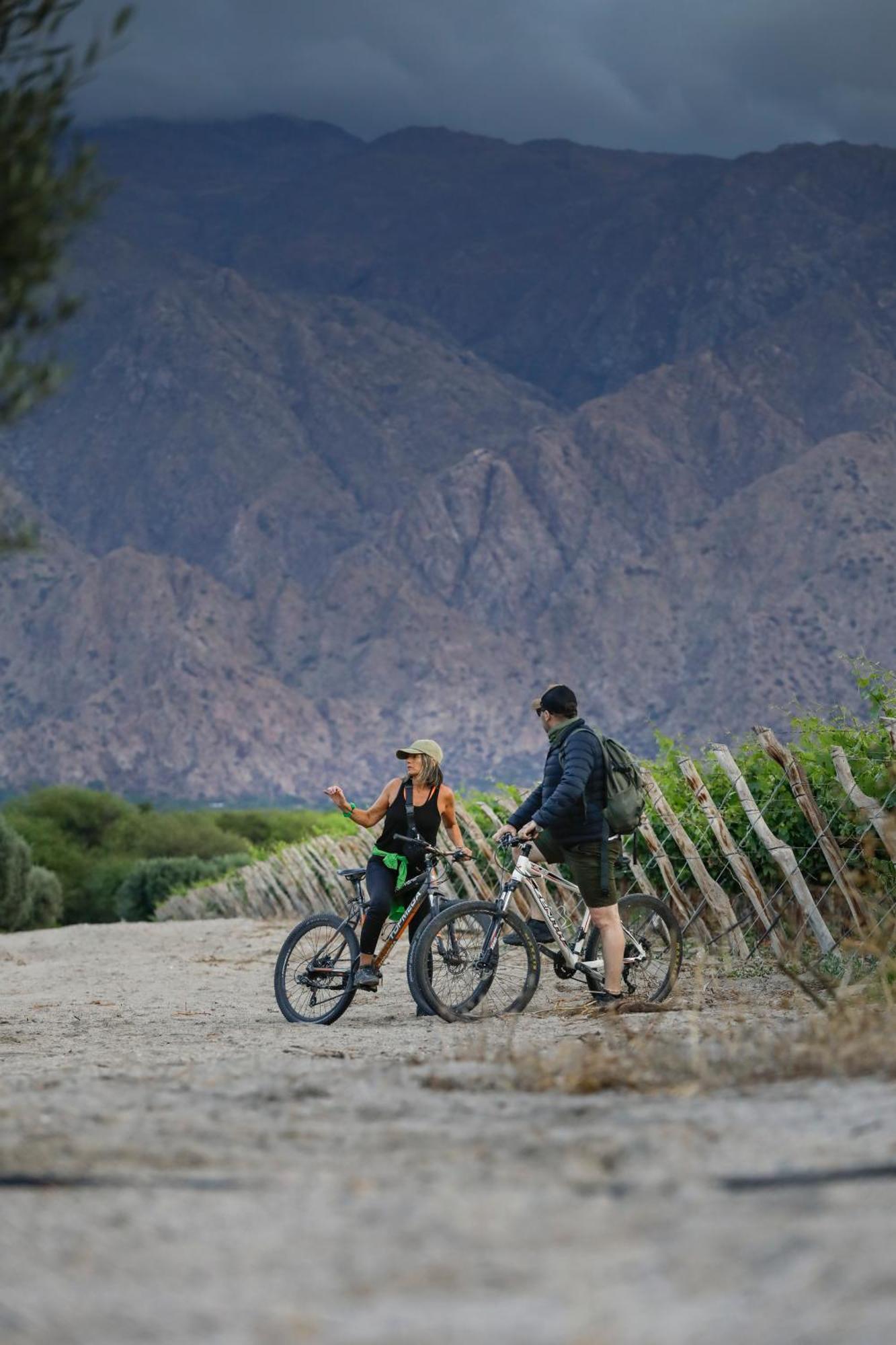 Grace Cafayate Hotel Eksteriør billede Biking in the Santa Rosa Mountains