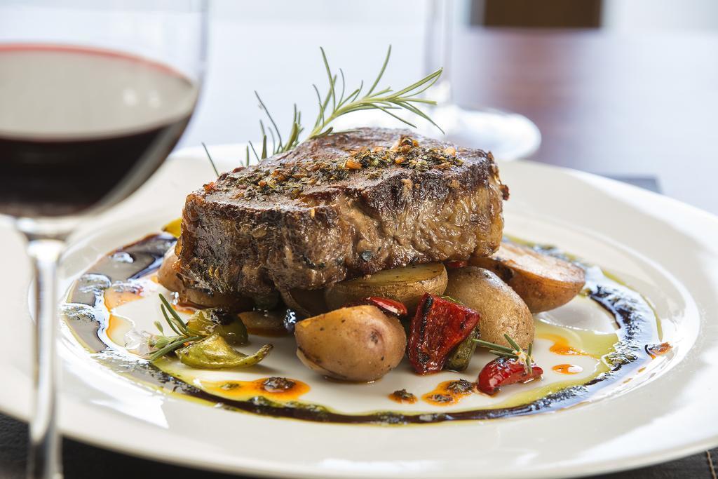 Grace Cafayate Hotel Eksteriør billede A steak prepared with a dry rub